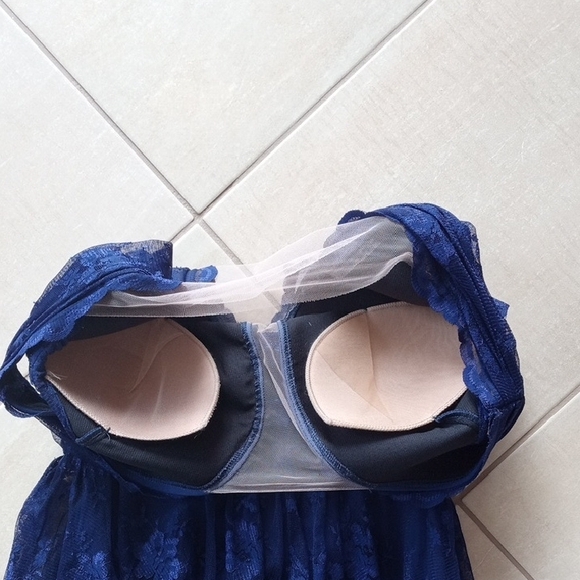 Elegant Navy Blue Lace Evening Gown - Picture 3 of 15